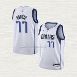 Camiseta Luka Doncic NO 77 Nino Dallas Mavericks Association 2021 Blanco