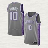 Camiseta Domantas Sabonis NO 10 Sacramento Kings Ciudad 2022-23 Gris