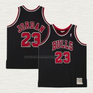 Camiseta Michael Jordan NO 23 Chicago Bulls Mitchell & Ness 1997-98 Negro