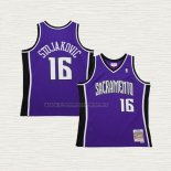 Camiseta Peja Stojakovic NO 16 Sacramento Kings Mitchell & Ness 2002-03 Violeta