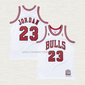 Camiseta Michael Jordan NO 23 Chicago Bulls Mitchell & Ness 1996-97 Blanco