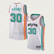 Camiseta Thaddeus Young NO 30 San Antonio Spurs Ciudad 2021-22 Blanco
