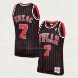 Camiseta Toni Kukoc NO 7 Chicago Bulls Mitchell & Ness 1995-96 Negro